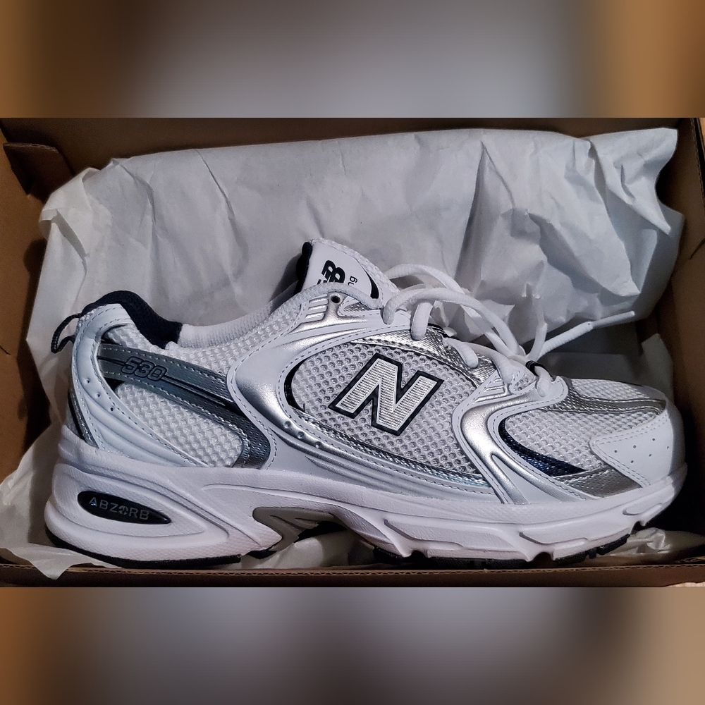 NWT NEW BALANCE 530 WHITE/INDIGO SNEAKERS